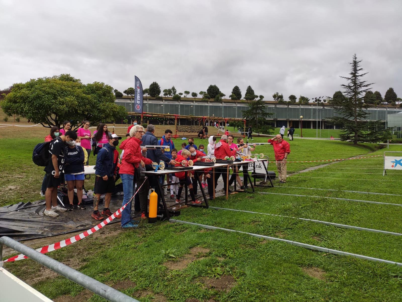 LA FEDERACIÓN NAVARRA DE TIRO OLÍMPICO PARTICIPO EN EL DÍA DEL DEPORTE DE LA UNIVERSIDAD DE NAVARRA..